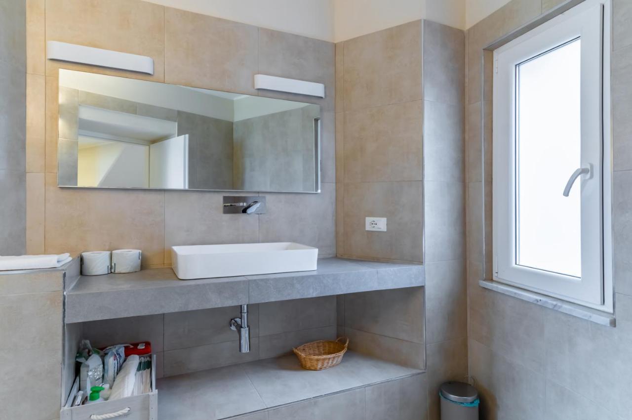 Comfy & Roomy Apt - View On The Ligurian Hills! Vezzano Ligure Esterno foto